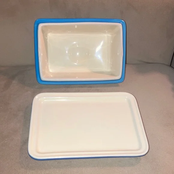 Le Creuset Cobalt Blue Butter Dish - Picture 2 of 3